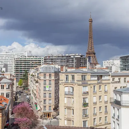 701 - Eiffel Tower شقة باريس